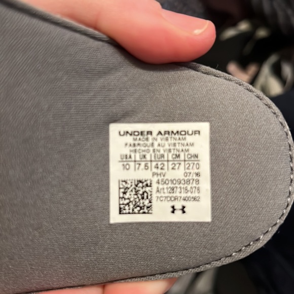 Under armour slides. Like new. Sz 10 - Picture 3 of 3